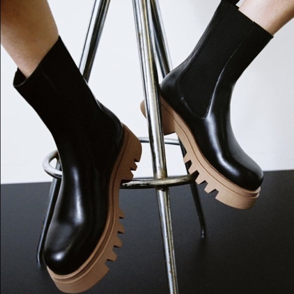 NWT. Zara Black Flat Leather Ankle Boots. Size 8. - Picture 4 of 7